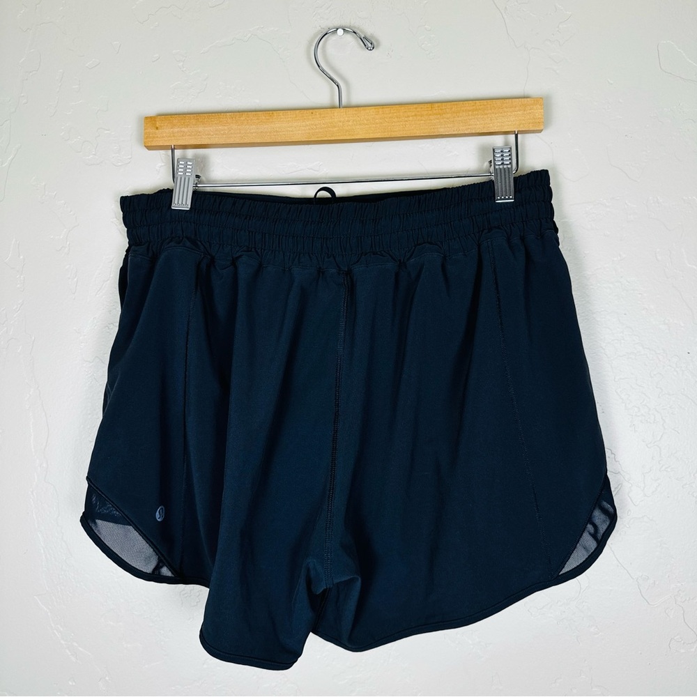 Lululemon Women’s Hotty Hot Short High-Rise Long 4"
Black Size 12 - Picture 7 of 11